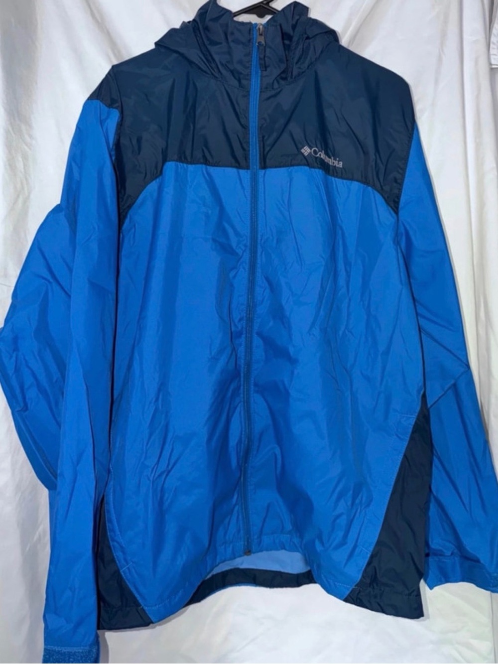 Columbia Men's Two-Tone Blue Hooded Windbreaker